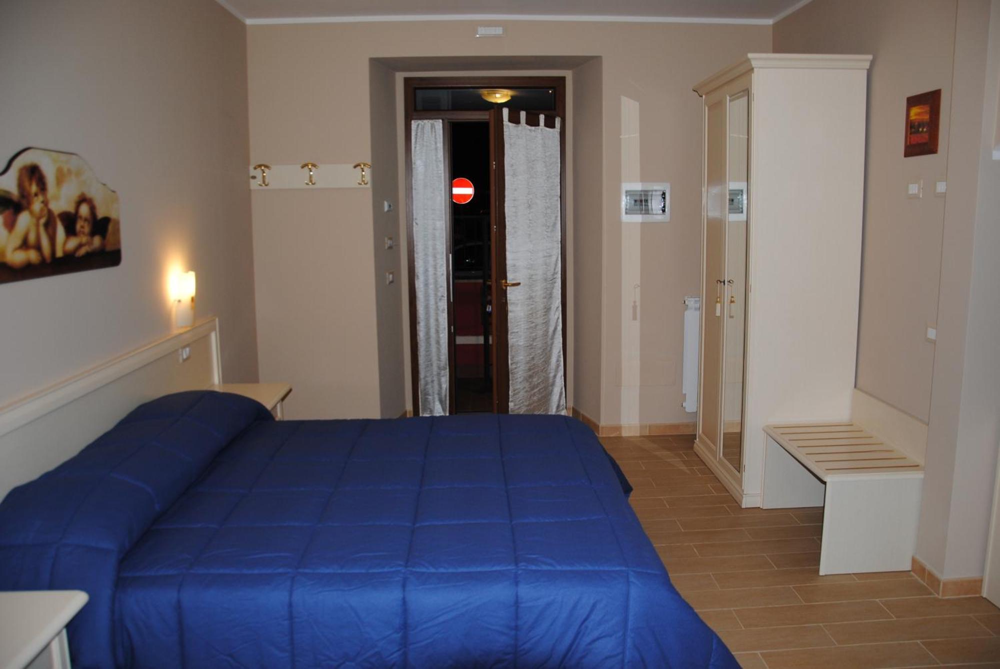 La Chioccia Hotel Valmontone Buitenkant foto